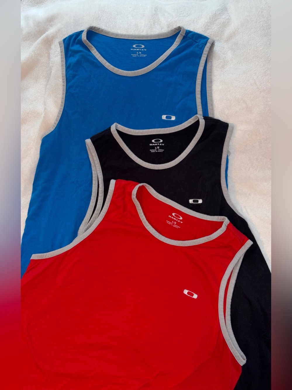 Oakley Regular Fit Tank Tops (3) Red, blue & black size L